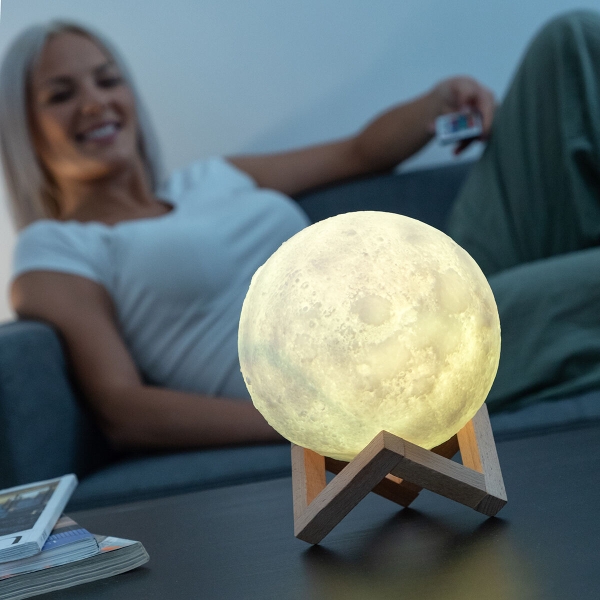 Lampada LED Luna 3D, Design Originale e Portatile, Controllo Touch e Remoto, LED RGB con 16 Colori, Luce Bianca da 4000 K, Ricaricabile